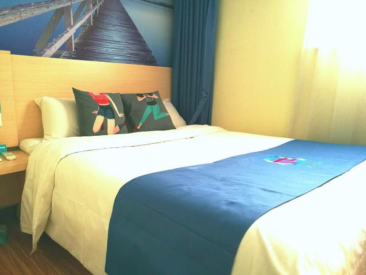Jinhu  Pai Hotel Huiam Jinghenggu Plaza מראה חיצוני תמונה